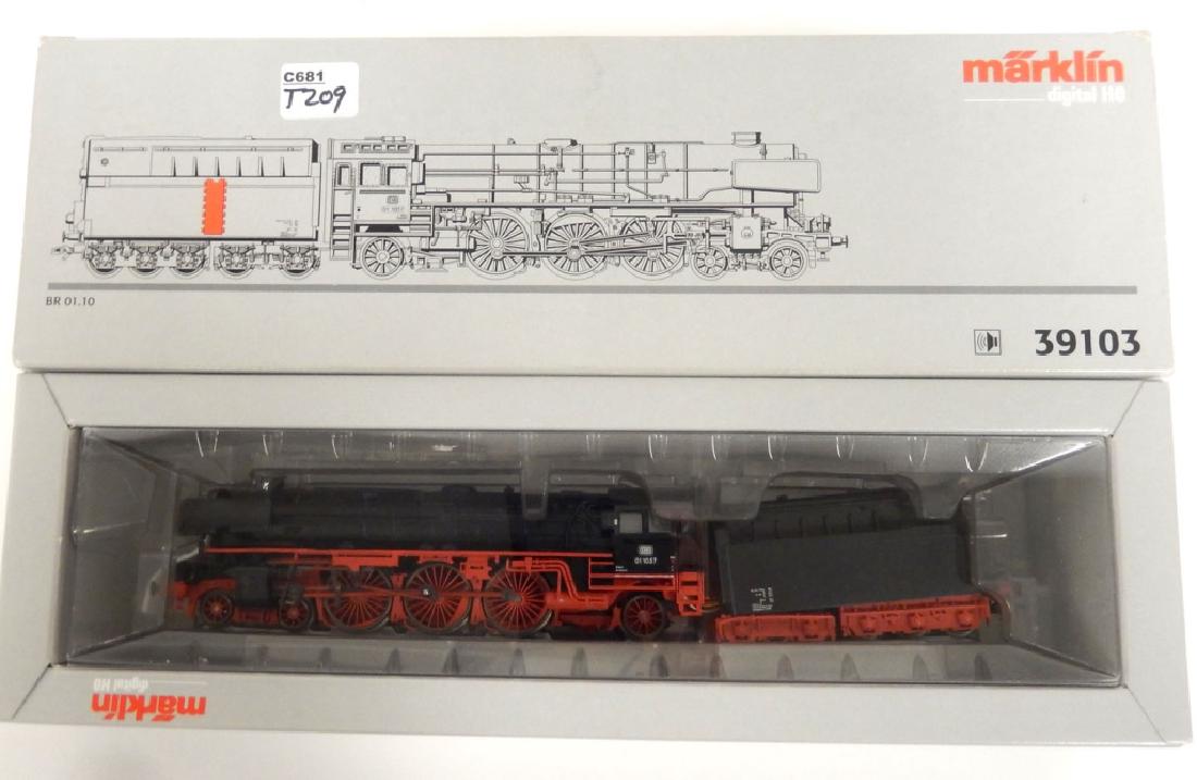 Marklin digital HO 39103 steam locomotive: Marklin digital HO 39103 steam locomotive with tender, with sound, HO scale with box