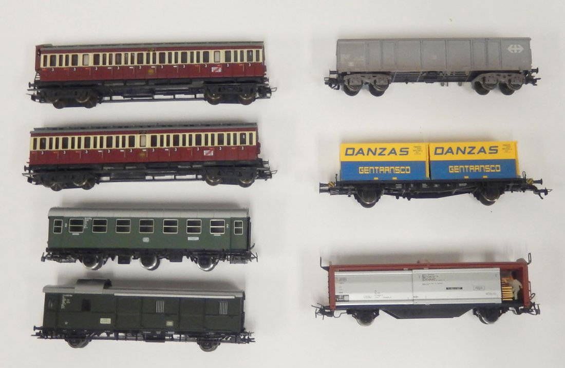 Lot of Marklin train cars (1 of 6)