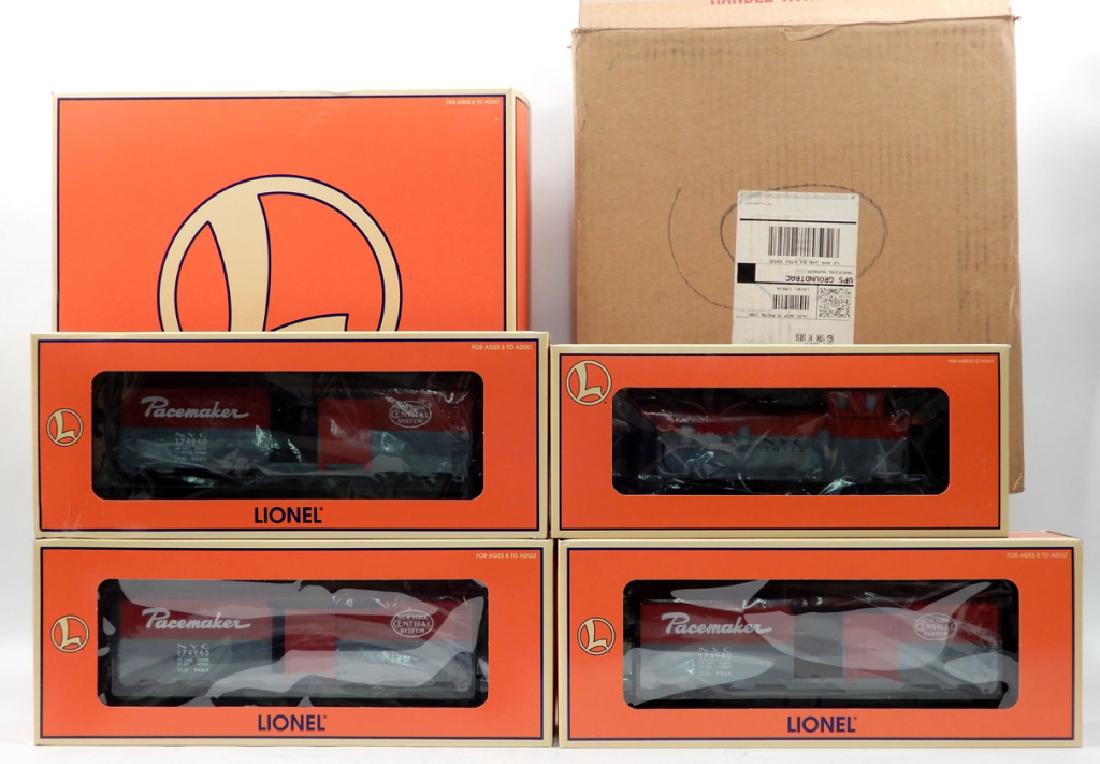 Lionel NYC Pacemaker 4-car freight set in original (1 of 4)