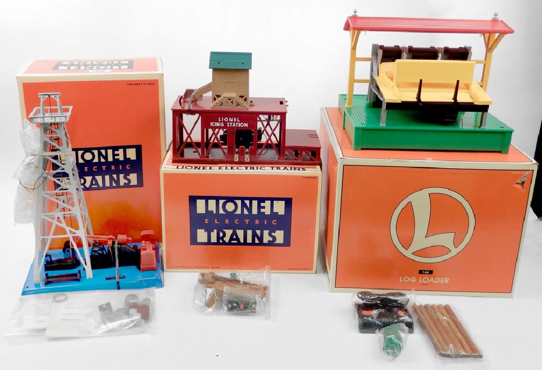 Three Lionel Accessories in original boxes (1 of 4)