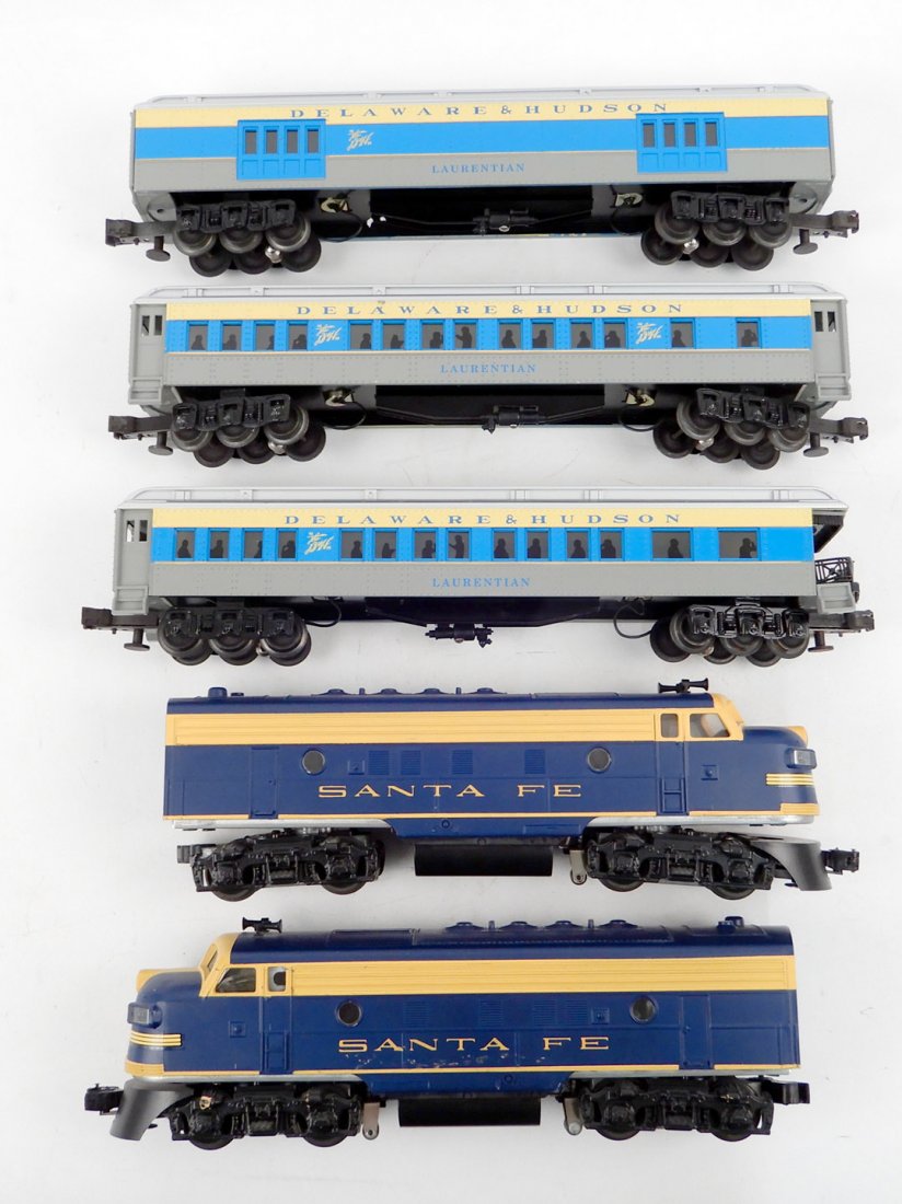 Williams Santa Fe Diesel 2-unit set and D&H passenger (1 of 5)