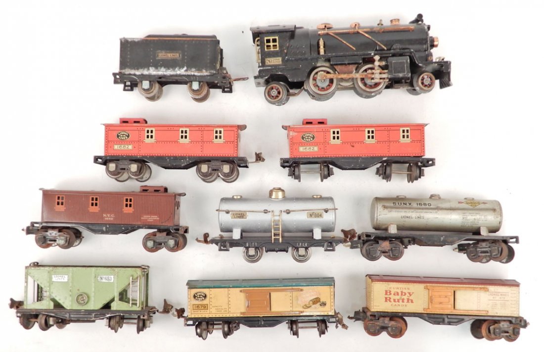 Lionel prewar O gauge locomotive and freight cars: Lionel prewar O gauge locomotive and freight cars, includes No. 261 locomotive, No. 257t tender, No. 653 hopper, No. 804 tank car, two No. 1679 box cars, one 1679 box, No. 1680 tank car, three No. 168