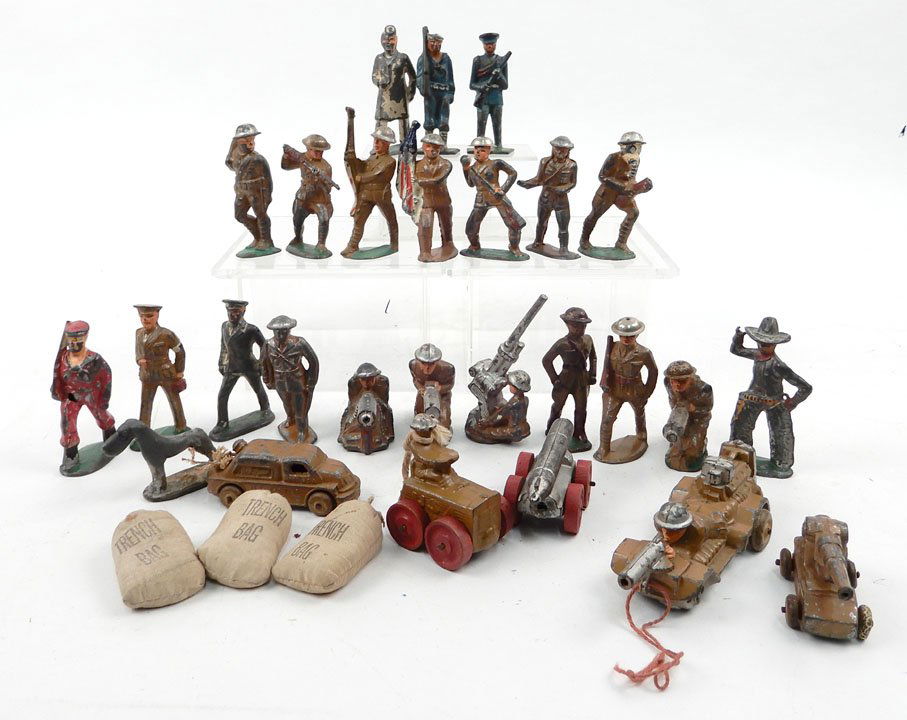 Collection of painted lead soldiers and military vehicl (1 of 9)