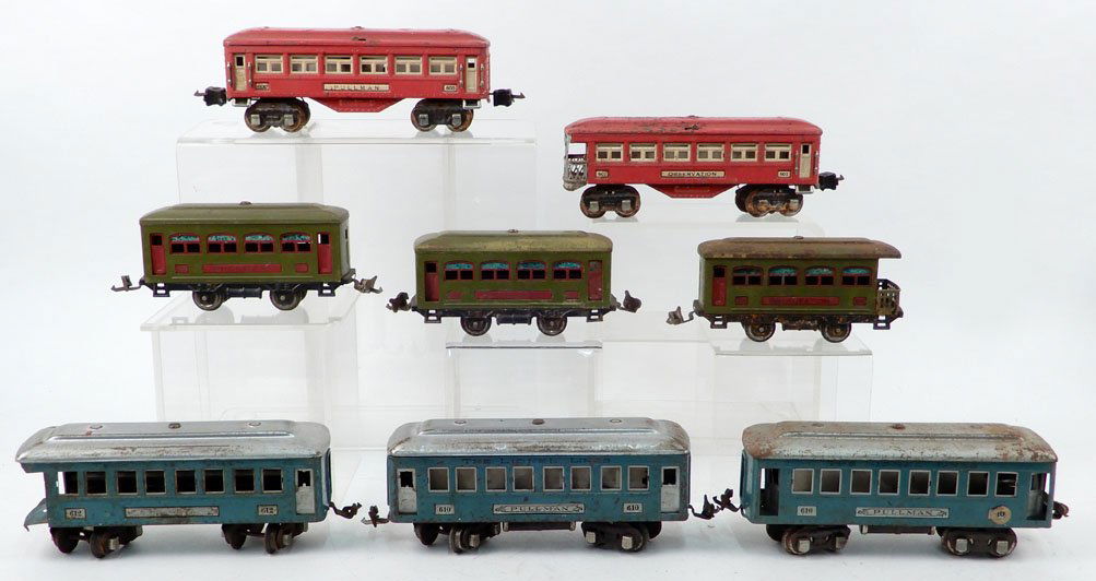Grouping of Lionel prewar O gauge passenger cars (1 of 7)