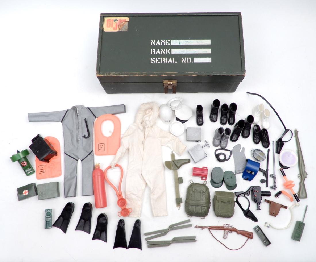 GI Joe case with accessories (1 of 5)