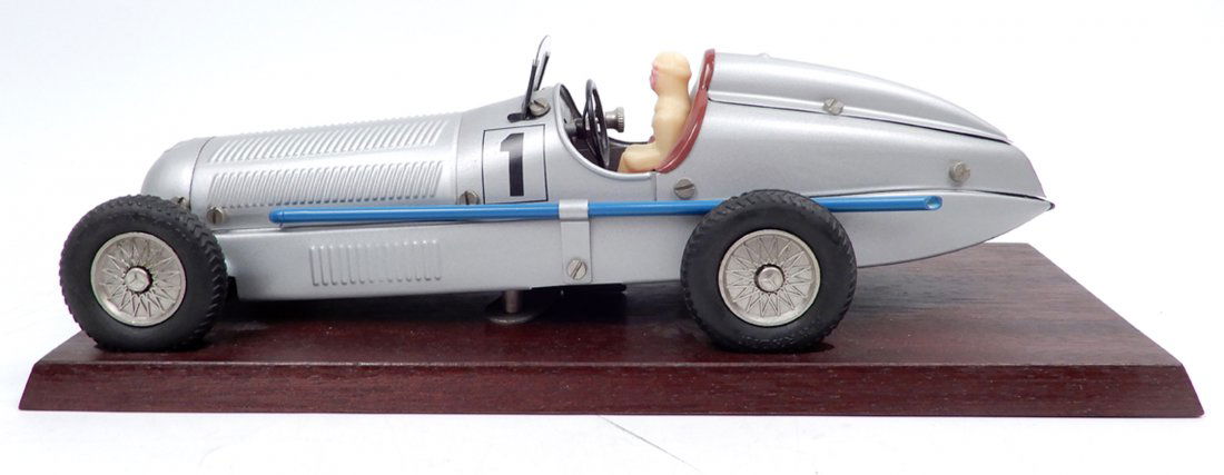 Marklin Mercedes model racecar (1 of 5)
