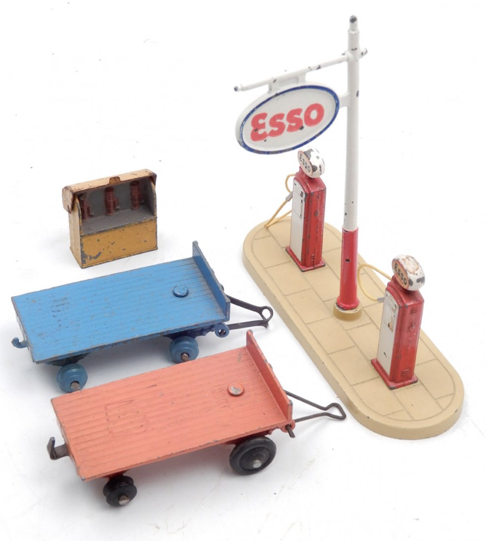 Dinky Toys No. 781 Petrol Pump Station Esso, Oil Bin