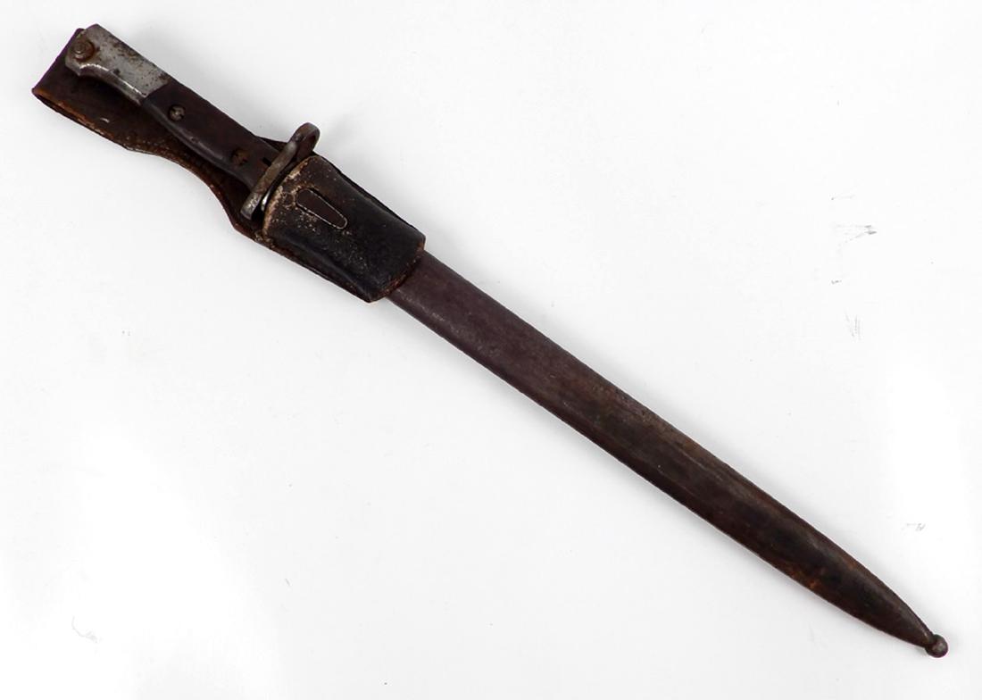 WWI German K98 Mauser bayonet in scabbard: WWI German K98 Mauser bayonet in scabbard, leather frog, numbered on pommel 022197, blade length 15", overall length 21 1/8" (21 5/8" to end of frog)