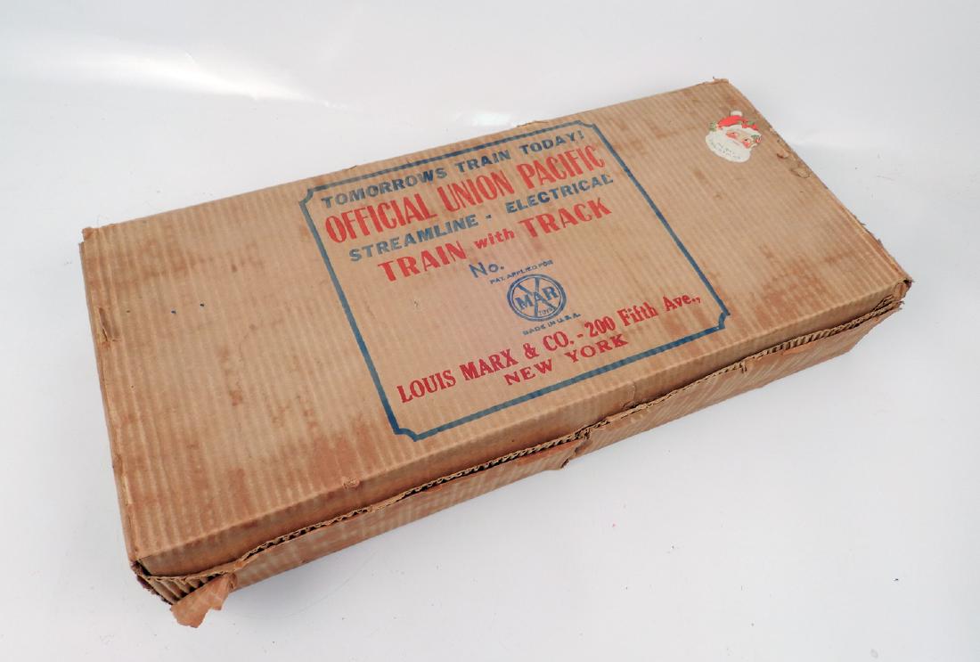 Marx M-10000 stream lined Union Pacific four unit train: Marx M-10000 stream lined Union Pacific four unit train set in box, set comes with electrical powered M-unit and three streamlined passenger cars, with original set box, track and transformer