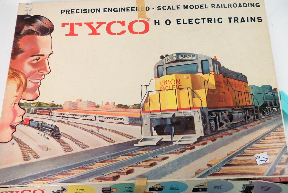 Tyco H.O. chromed plastic four car passenger set: Tyco H.O. chromed plastic four car passenger set with powered A and dummy B unit, 1960's, with boxes
