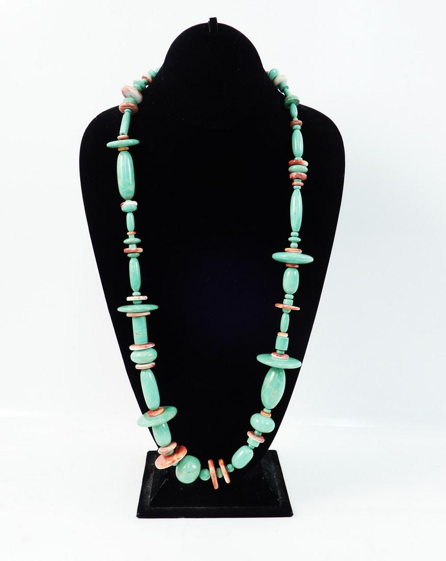 Native American turquoise bead necklace (1 of 2)