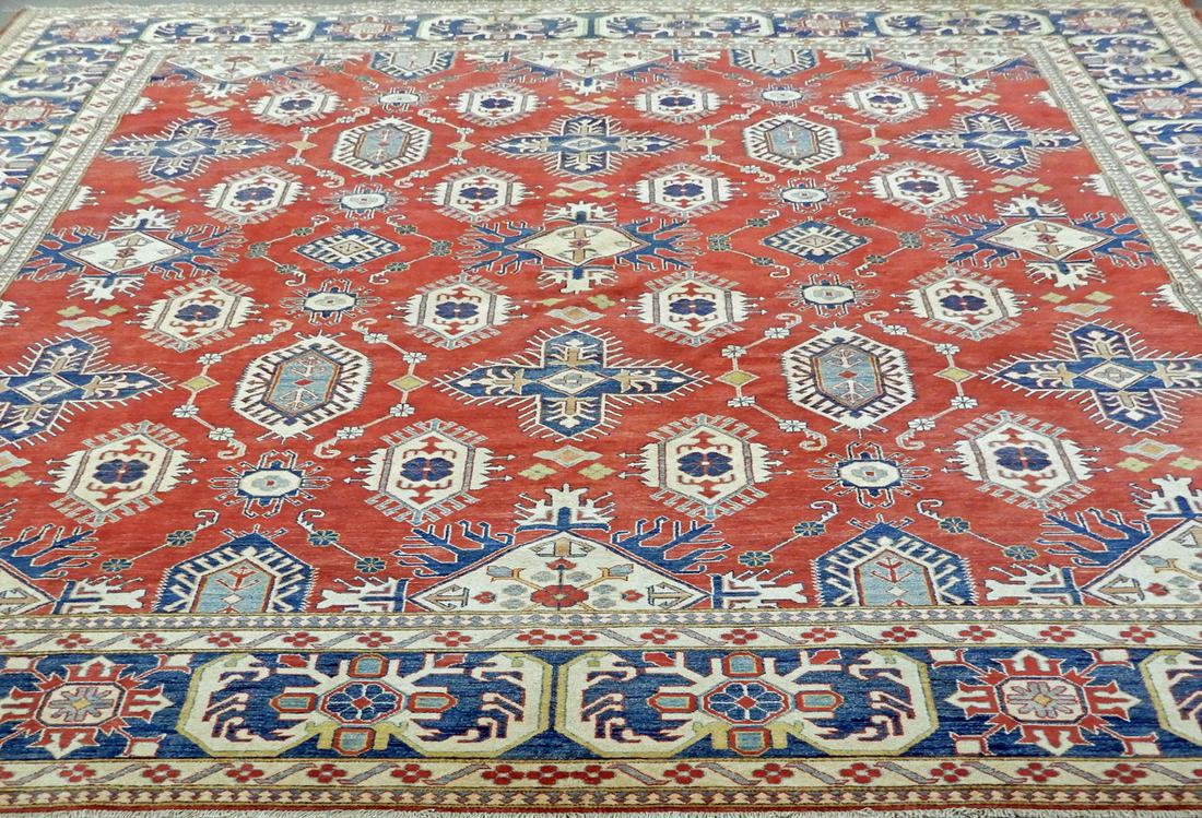 Hand tied Pakistan carpet (1 of 3)
