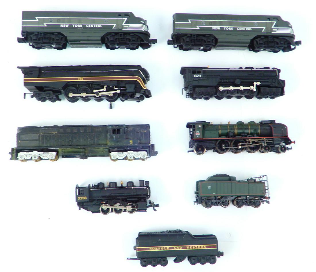 Lot of Lionel non-operating metal models, and a group (1 of 1)