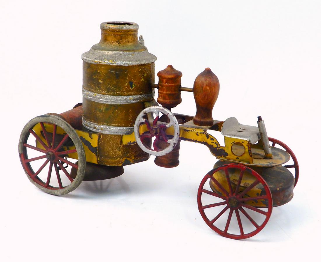 Early 1900's tin wind-up  fire engine. (1 of 2)