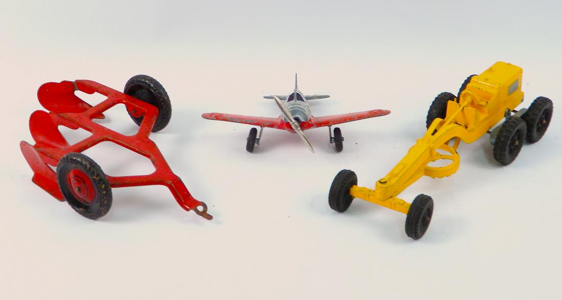 1960's Hubley and Marx toys (1 of 7)