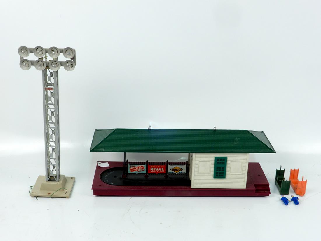 Lionel #356 Animated Freight Station and Lionel  #195 (1 of 1)