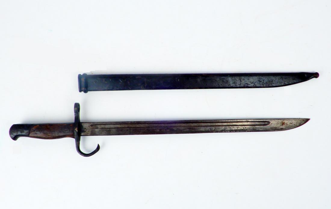 WWII Japanese bayonet: WWII Japanese bayonet with scabbard, Tokyo-Kokura Arsenal, blade 15 1/2", overall 20"