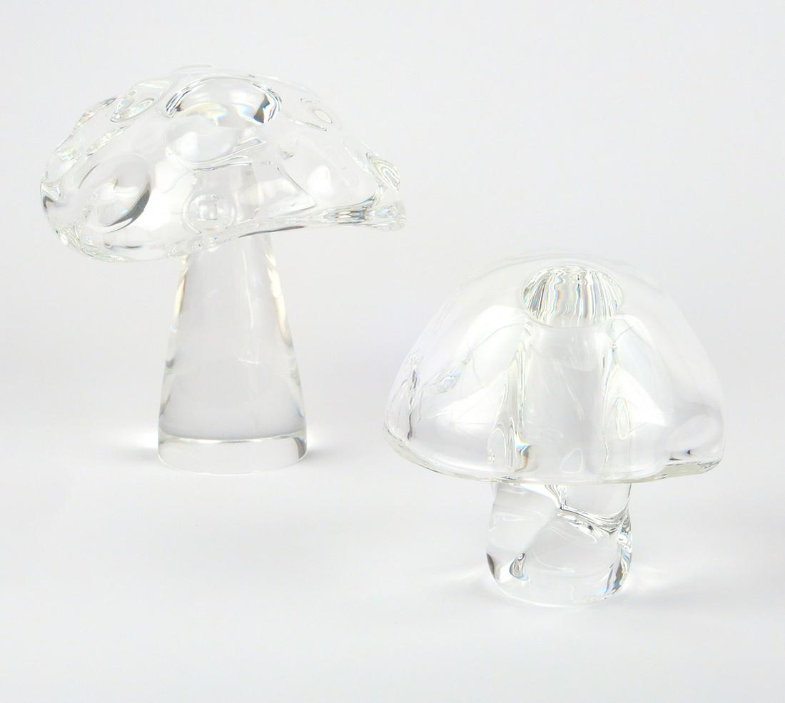 Two Steuben crystal mushroom figurines (1 of 4)