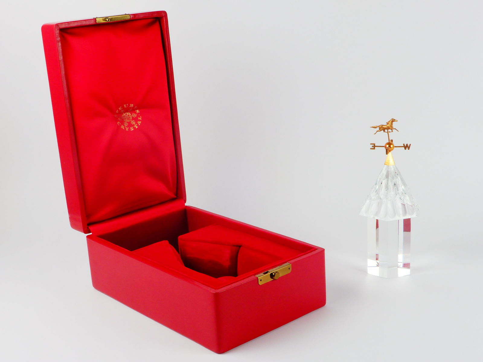 Steuben crystal Cupola with Gold Horse (1 of 2)