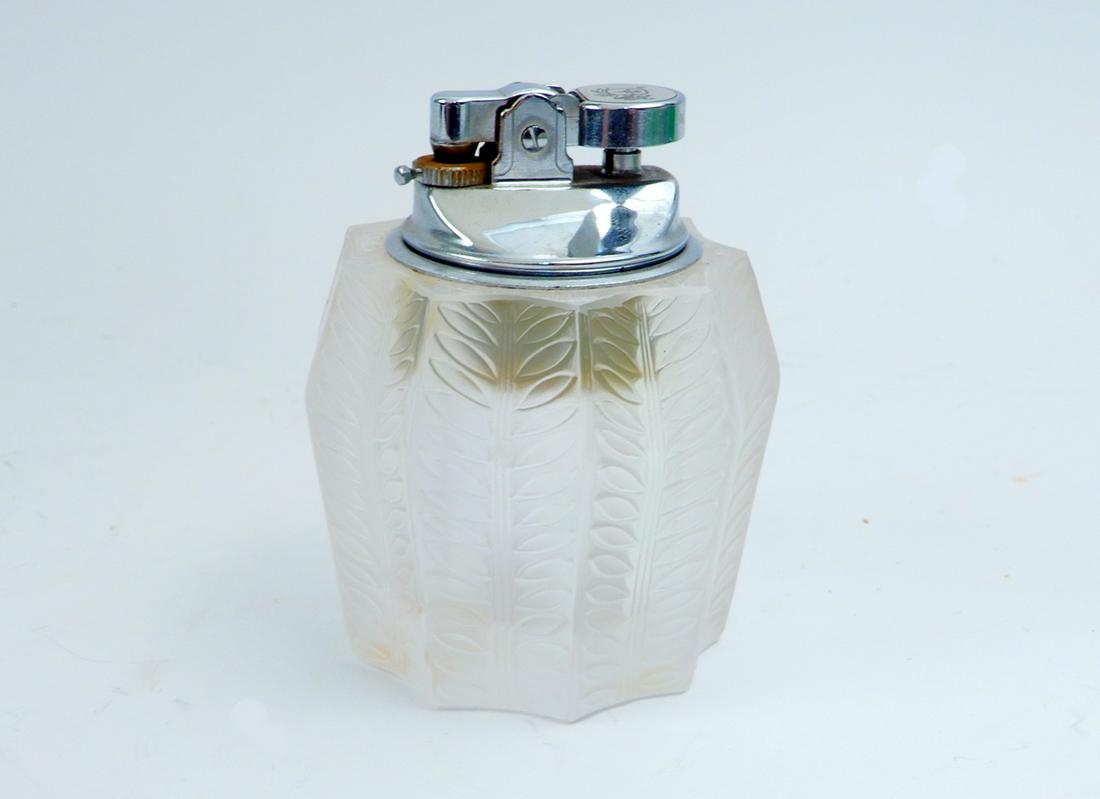 Lalique crystal Jamaique cigarette lighter (1 of 2)