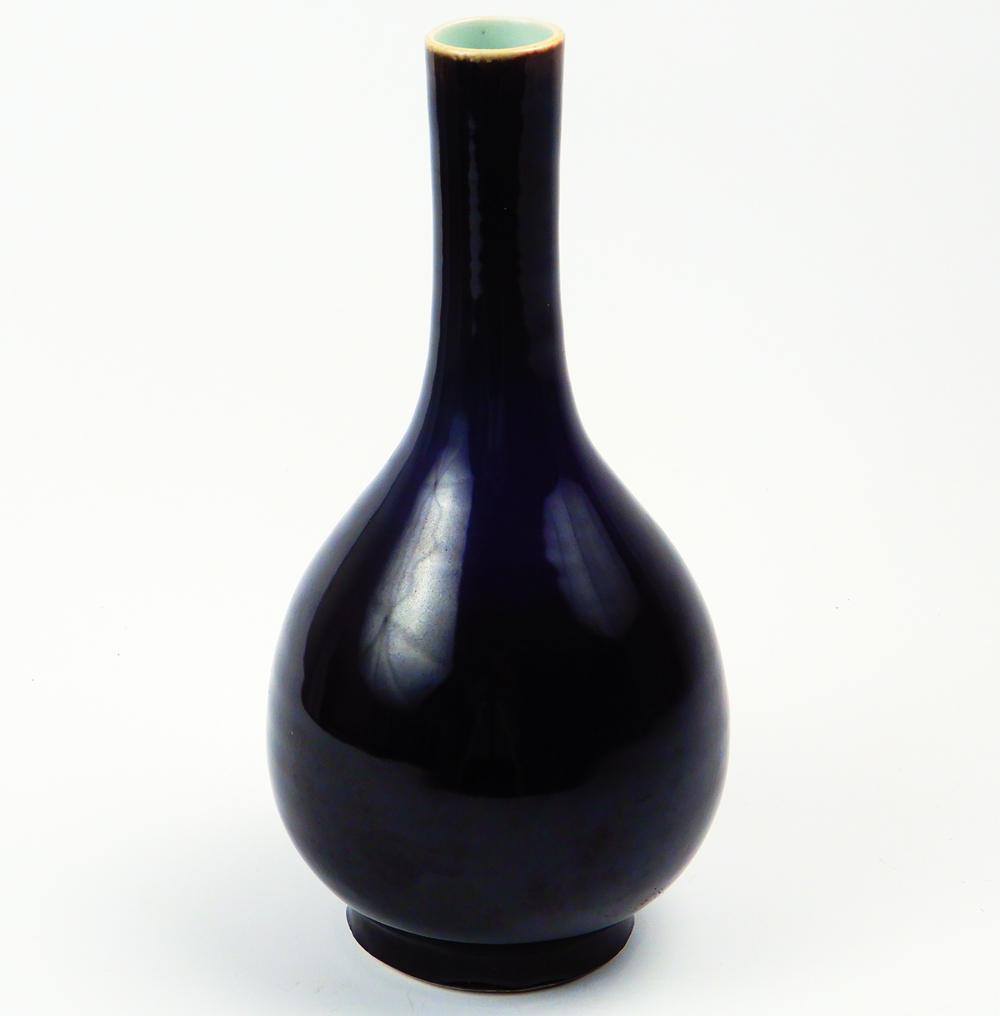 Qing Dynasty Chinese Mirror Black porcelain vase (1 of 3)