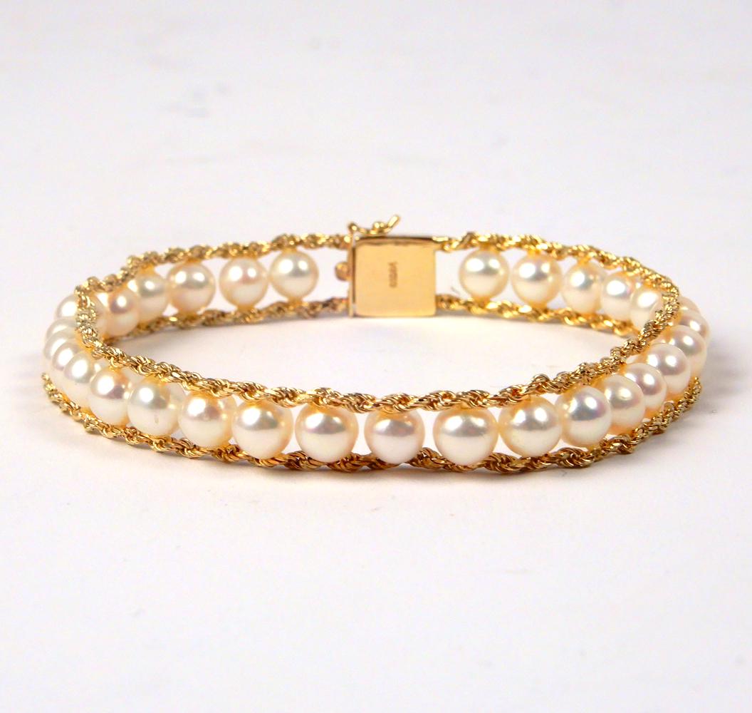 14k gold pearl bracelet (1 of 1)