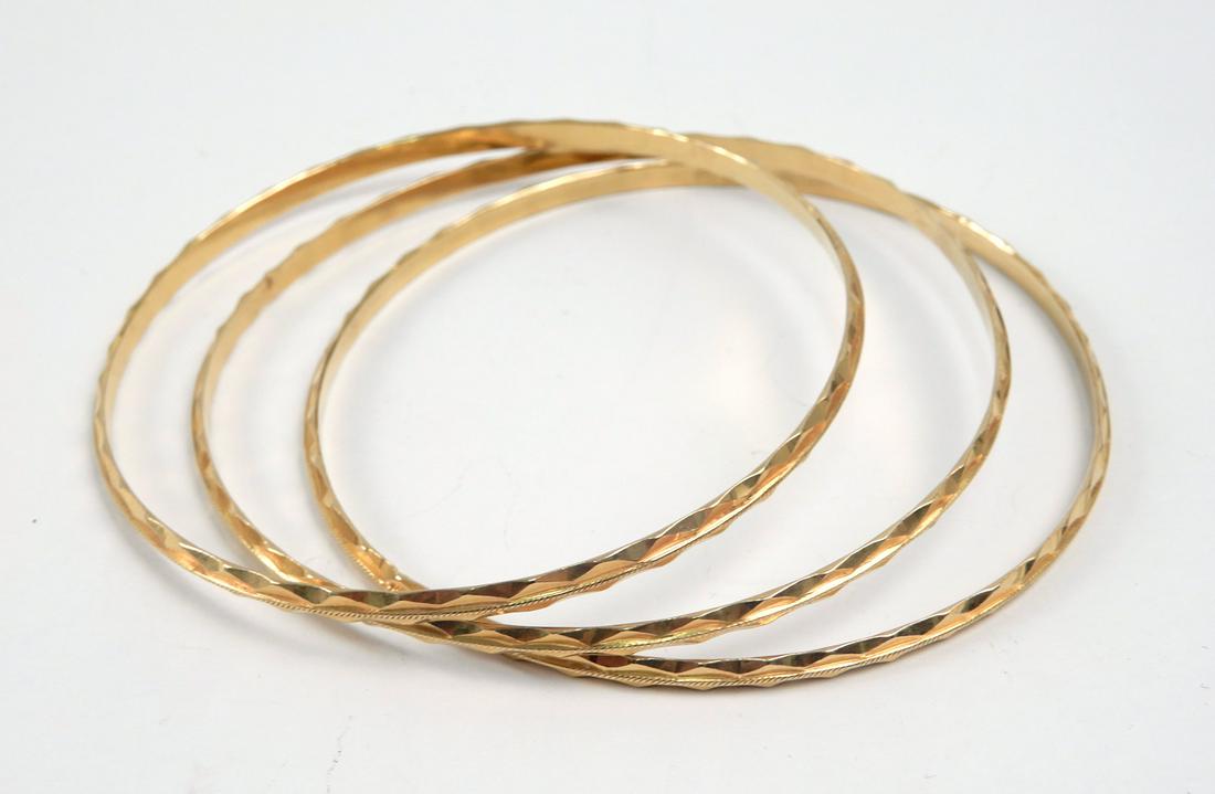 Set of three 22k gold bangle bracelets (1 of 3)