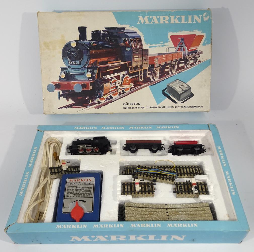 1960's Marklin HO gauge train set in original box: 1960's Marklin HO gauge train set in original box. Set consists of a 0-6-0 steam engine, flat car , dump car, curves, straights, 3 bumpers, uncoupling track and power pack. original box has insert. Li