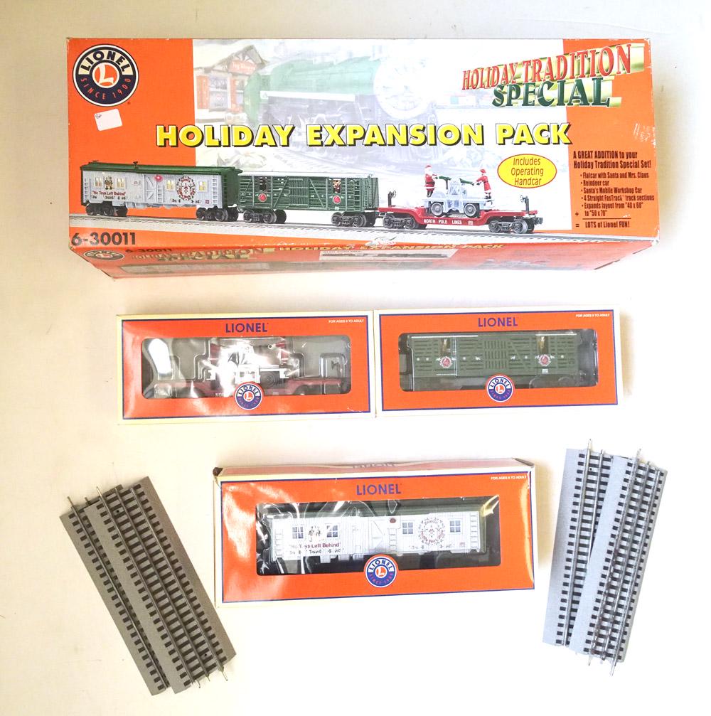 2000's Holiday Tradition Special Holiday Expansion Pack: 2000's Holiday Tradition Special Holiday Expansion Pack in original box. This expansion pack consists of a flat car with an operating Santa and Mrs. Claus hand car, a green operating reindeer stock ca