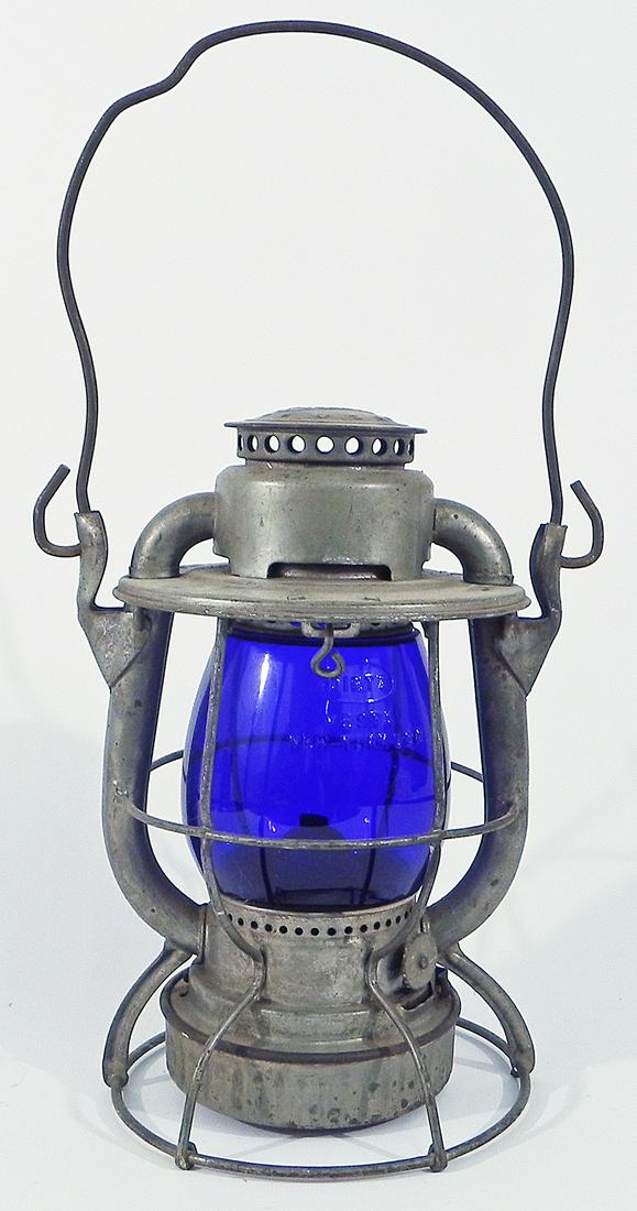 Dietz Vesta railroad lantern (1 of 2)