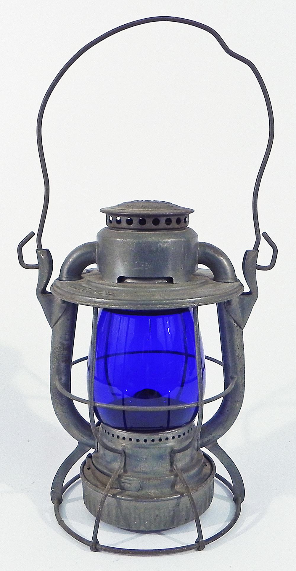 Dietz Vesta railroad lantern (1 of 2)