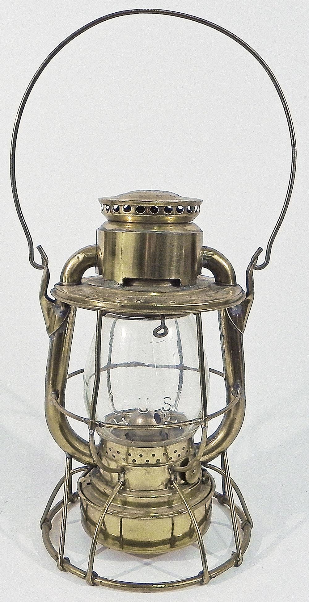 Dietz Vesta railroad style safety lantern (1 of 2)