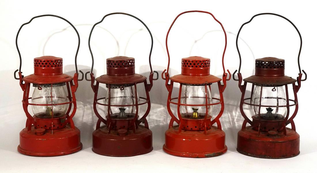 Four Dietz railroad style safety lanterns (1 of 5)