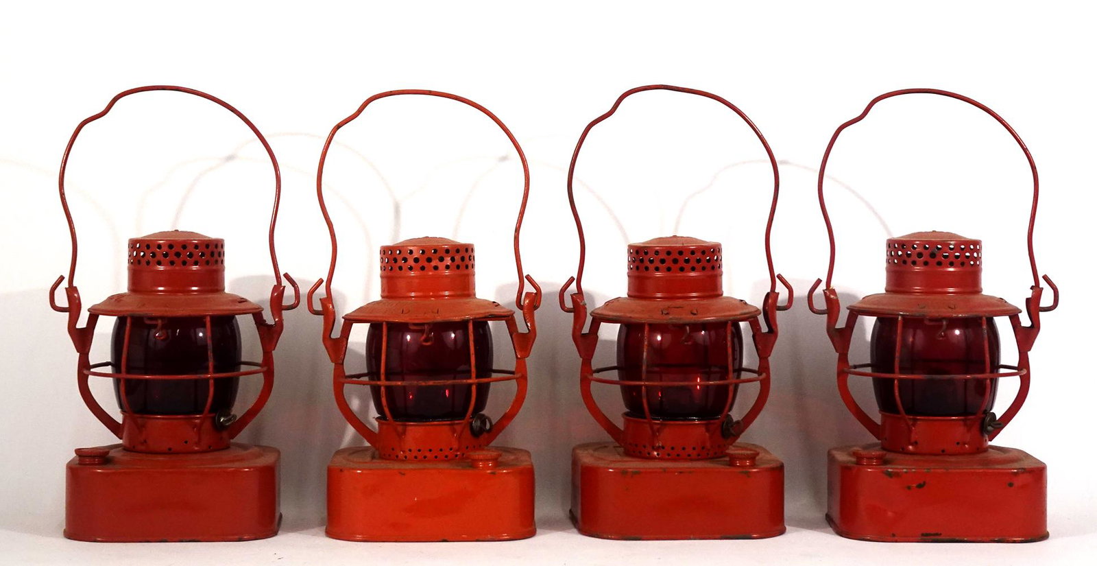 Four Dietz railroad style safety lanterns (1 of 5)