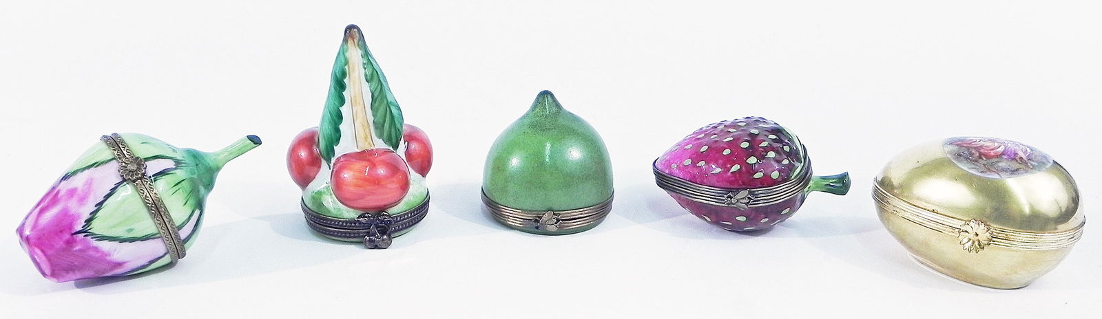 Peint Main Limoges trinket boxes (1 of 3)