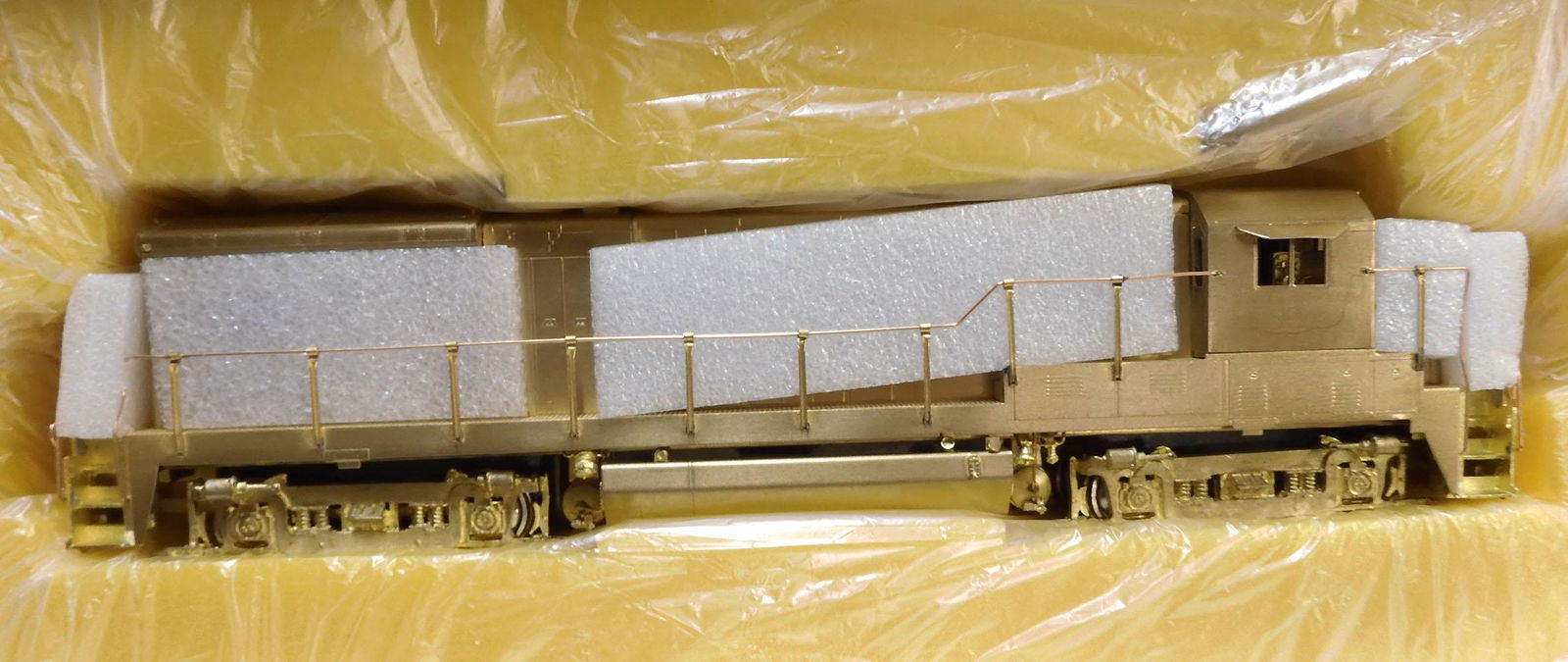 Brass HO gauge GE B23-7 diesel engine (1 of 4)