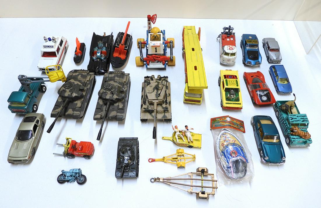 Large lot of Corgi, Matchbox and others (1 of 16)