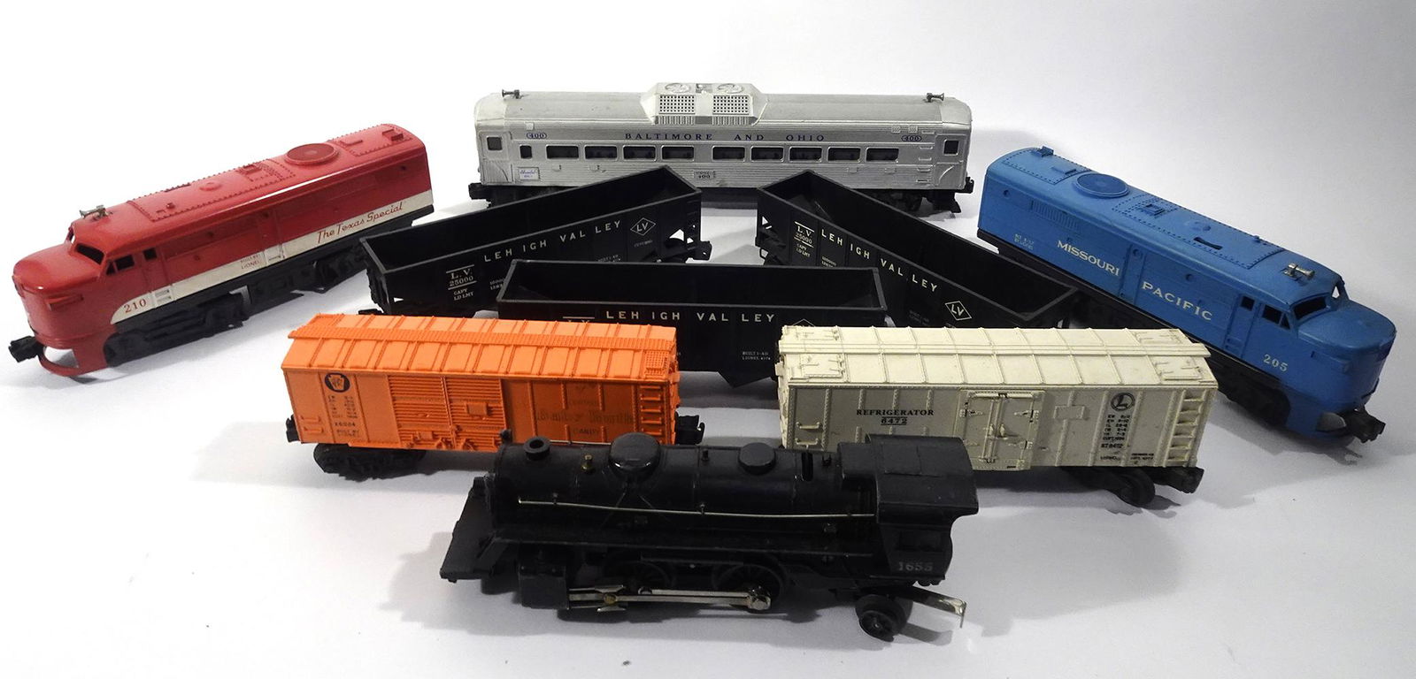 Lot of 1950's-1960's Lionel O gauge trains (1 of 2)