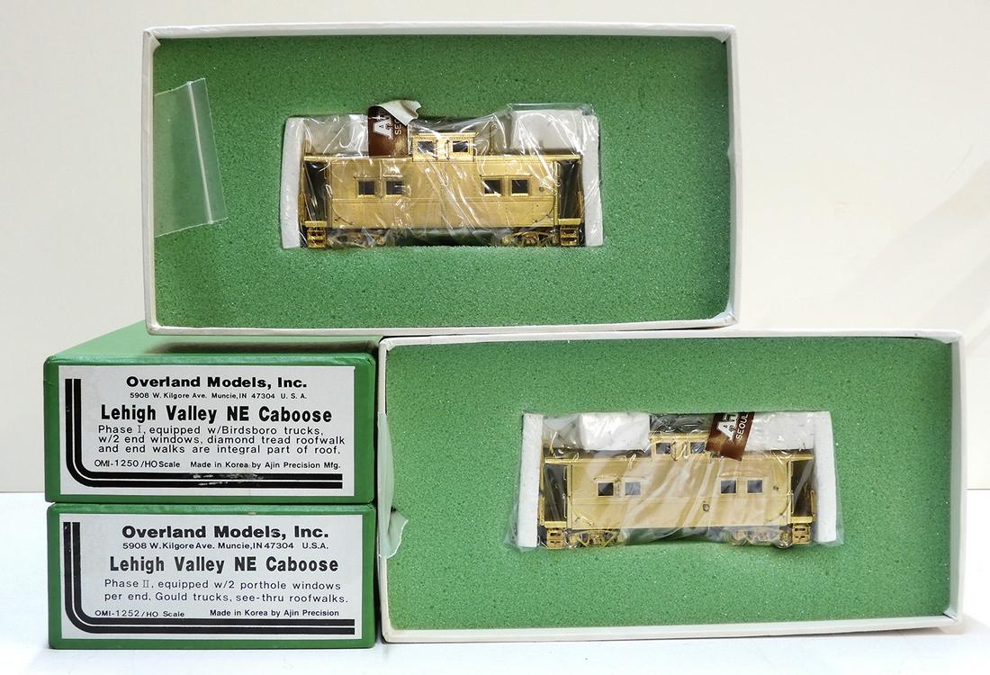Two brass HO gauge Lehigh Valley RR NE cabooses (1 of 4)