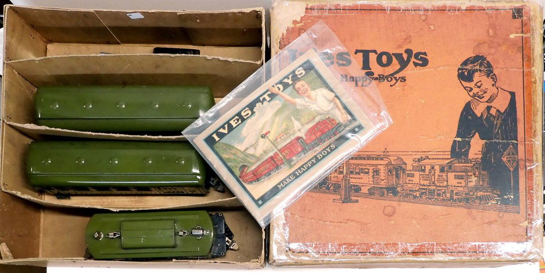 1920's  Ives Standard gauge 3-unit passenger set #690 (1 of 13)