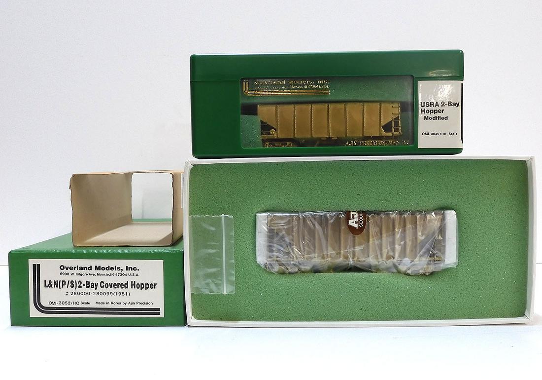 Two  brass HO gauge  2-bay hopper cars in original (1 of 6)