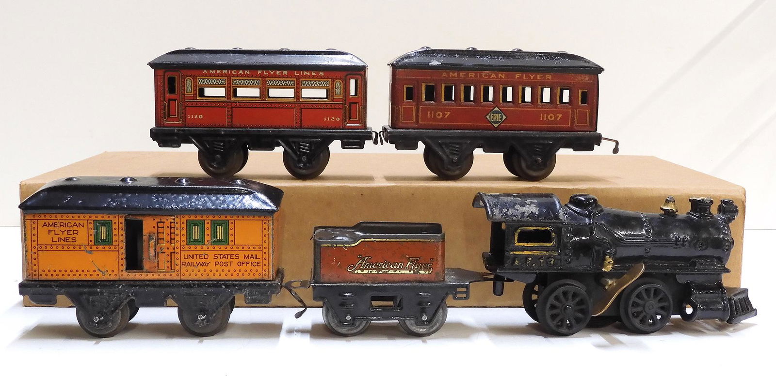 1920's American Flyer wind up passenger train set (1 of 17)