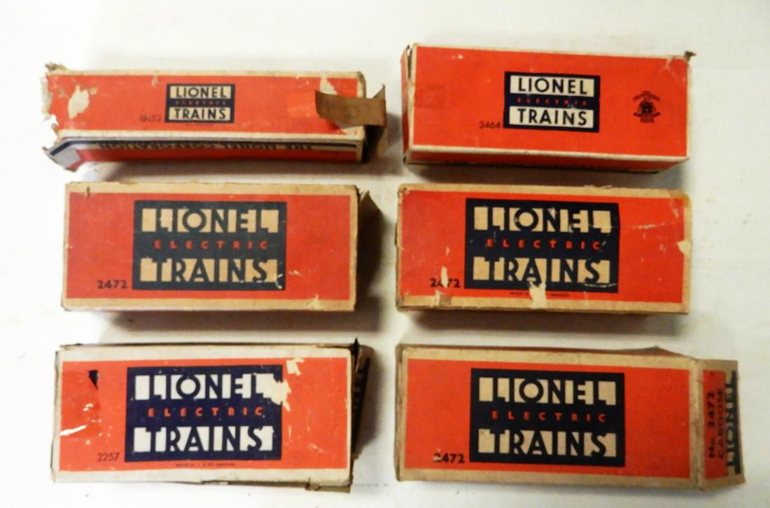 Five 1940's-1950's Lionel O gauge freight cars (1 of 2)