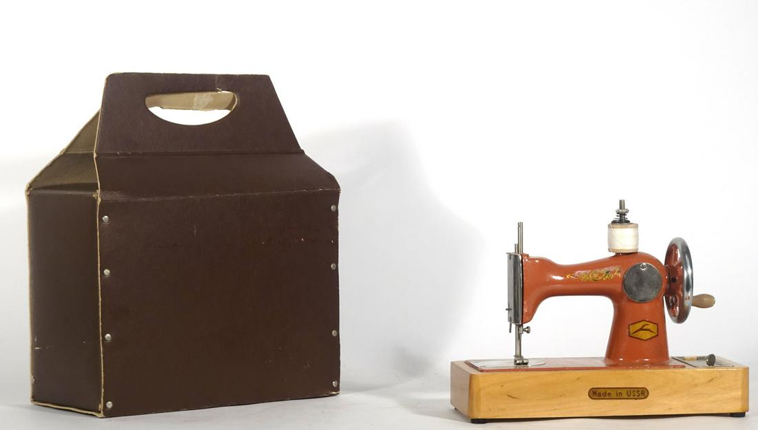 1970's Russian (USSR) made manual table top sewing (1 of 3)
