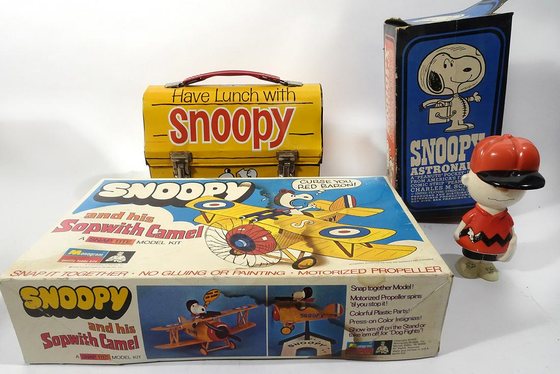 One lot of Snoopy items and Charlie Brown figure (1 of 2)