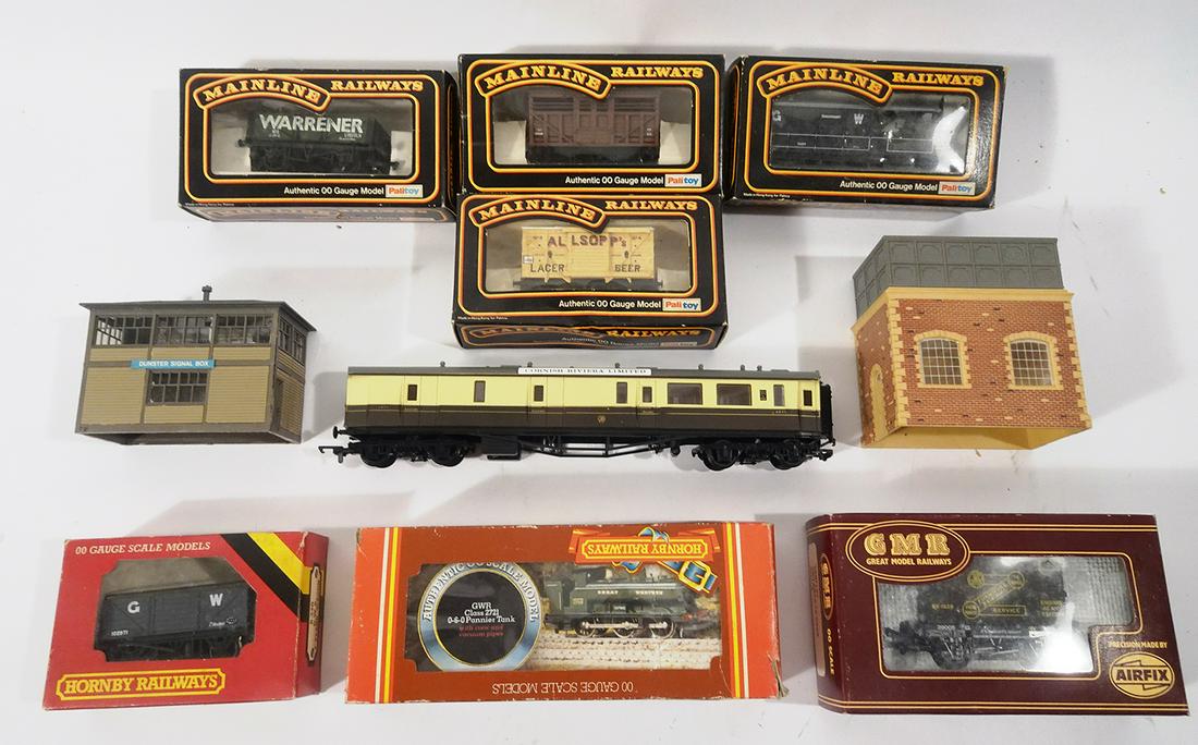 One tray of Hornby and Main Line Railways OO gauge (HO) (1 of 1)