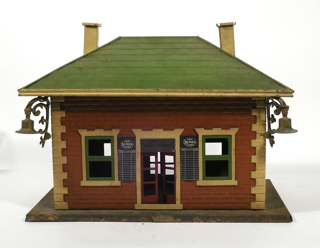 Lionel Lines pre-war standard gauge Waiting Room (1 of 5)