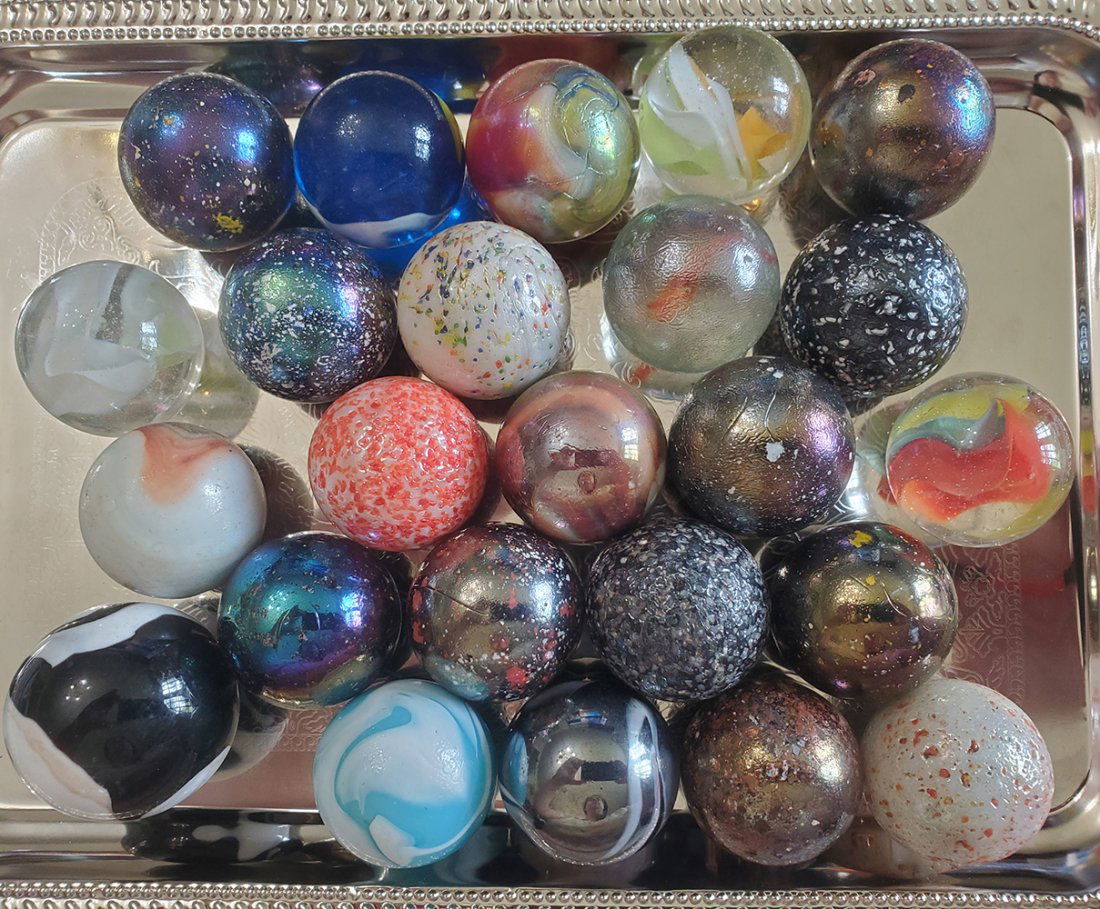 Lot of Marbles, mostly 35mm: One lot of machine made marbles, sizes range from 40mm-34mm