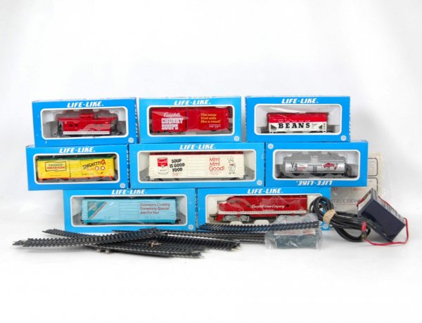 Life-Like HO Campbell's Soup train set including e: Life-Like HO Campbell's Soup train set including engine and seven cars, track and controller