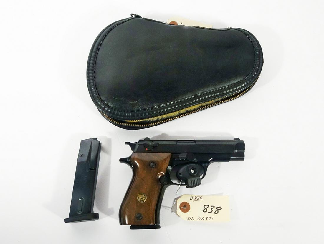 Browning Model BDA-380/425 RN Pistol: Browning model BDA-380/425 RN pistol with Browning soft side carry case, made in Italy, semi-automatic double action, open hammer, .380 caliber, 9 or 50 shot, 2 magazine feed, serial number 06371, bar